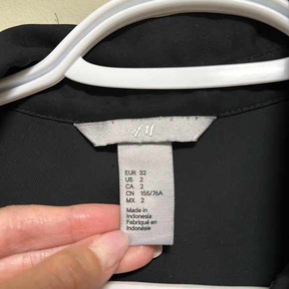 H&M Black shirt - Picture 2 of 2